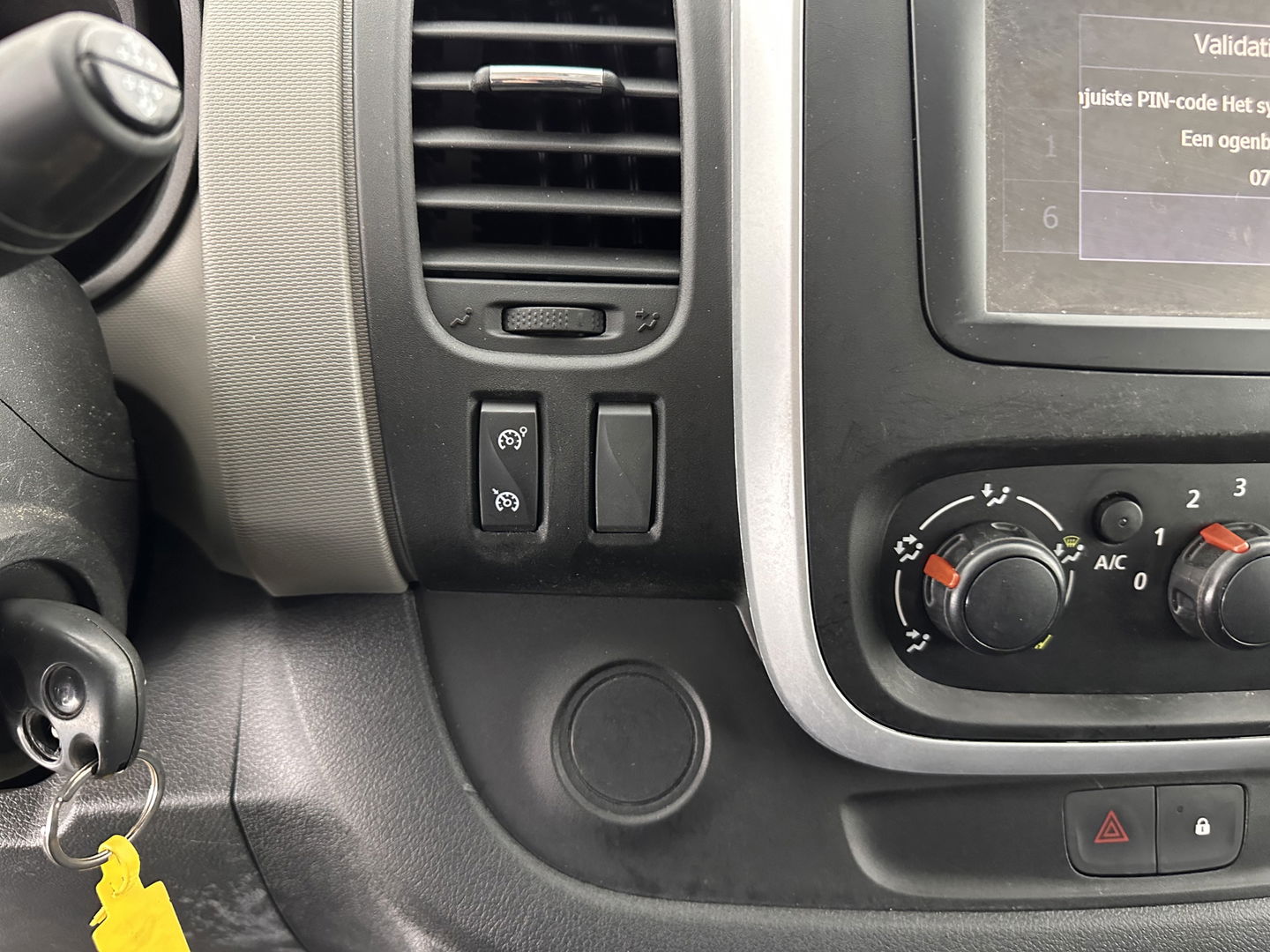 Renault Trafic 1.6 dCi T29 L1H1 Comfort-Pack 1.260 Kg-Cargo-Capacity *NAVI-FULLMAP | AIRCO | CRUISE | 3-PERS | PDC*