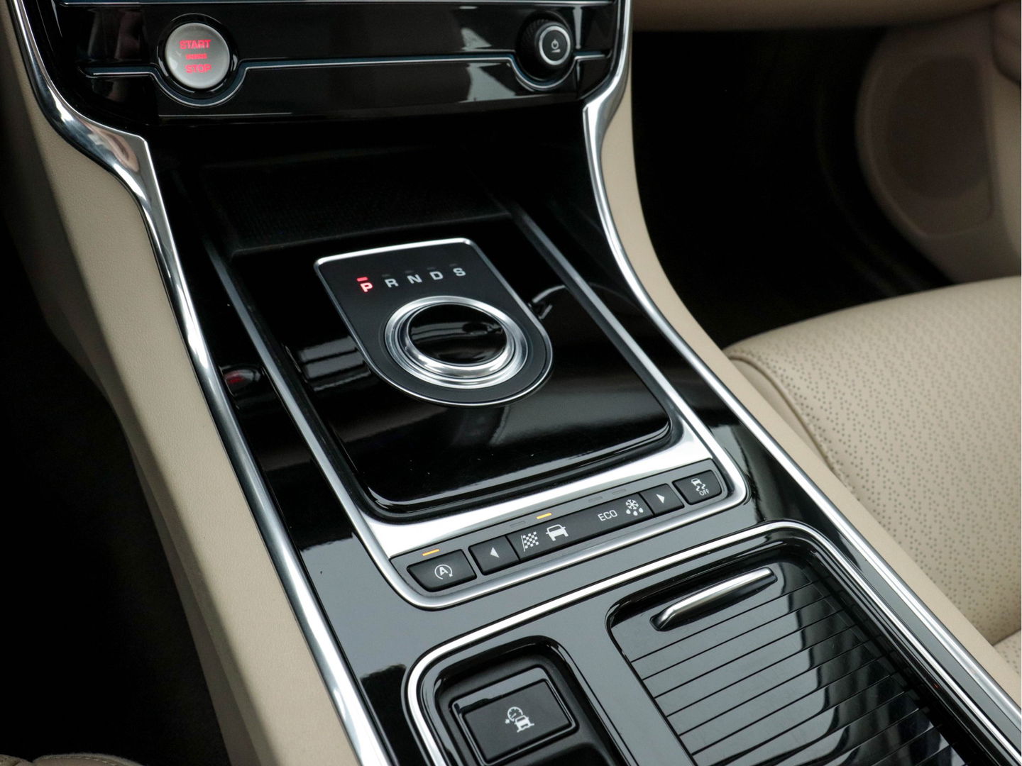 Jaguar XF 2.0D Portfolio Premium-Business-Pack Aut *WINDSOR-FULL-LEATHER | BI-XENON | NAVI-FULLMAP | MERIDIAN-SURROUND | SHIFT-PADDLES |  LANE-ASSIST | CRUISE | CAMERA | COMFORT-SEATS | 17"ALU*