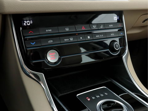 Jaguar XF 2.0D Portfolio Premium-Business-Pack Aut *WINDSOR-FULL-LEATHER | BI-XENON | NAVI-FULLMAP | MERIDIAN-SURROUND | SHIFT-PADDLES |  LANE-ASSIST | CRUISE | CAMERA | COMFORT-SEATS | 17"ALU*