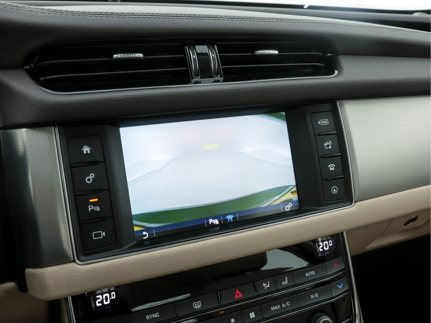 Jaguar XF 2.0D Portfolio Premium-Business-Pack Aut *WINDSOR-FULL-LEATHER | BI-XENON | NAVI-FULLMAP | MERIDIAN-SURROUND | SHIFT-PADDLES |  LANE-ASSIST | CRUISE | CAMERA | COMFORT-SEATS | 17"ALU*