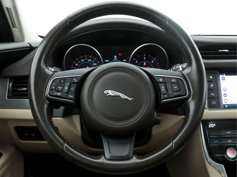 Jaguar XF 2.0D Portfolio Premium-Business-Pack Aut *WINDSOR-FULL-LEATHER | BI-XENON | NAVI-FULLMAP | MERIDIAN-SURROUND | SHIFT-PADDLES |  LANE-ASSIST | CRUISE | CAMERA | COMFORT-SEATS | 17"ALU*