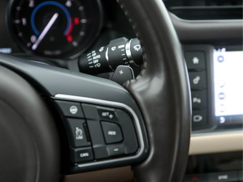 Jaguar XF 2.0D Portfolio Premium-Business-Pack Aut *WINDSOR-FULL-LEATHER | BI-XENON | NAVI-FULLMAP | MERIDIAN-SURROUND | SHIFT-PADDLES |  LANE-ASSIST | CRUISE | CAMERA | COMFORT-SEATS | 17"ALU*