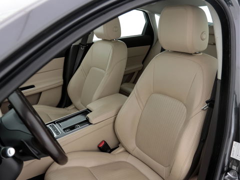 Jaguar XF 2.0D Portfolio Premium-Business-Pack Aut *WINDSOR-FULL-LEATHER | BI-XENON | NAVI-FULLMAP | MERIDIAN-SURROUND | SHIFT-PADDLES |  LANE-ASSIST | CRUISE | CAMERA | COMFORT-SEATS | 17"ALU*