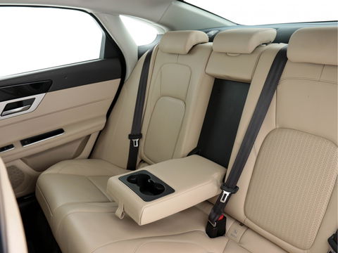 Jaguar XF 2.0D Portfolio Premium-Business-Pack Aut *WINDSOR-FULL-LEATHER | BI-XENON | NAVI-FULLMAP | MERIDIAN-SURROUND | SHIFT-PADDLES |  LANE-ASSIST | CRUISE | CAMERA | COMFORT-SEATS | 17"ALU*
