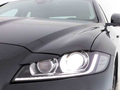 Jaguar XF 2.0D Portfolio Premium-Business-Pack Aut *WINDSOR-FULL-LEATHER | BI-XENON | NAVI-FULLMAP | MERIDIAN-SURROUND | SHIFT-PADDLES |  LANE-ASSIST | CRUISE | CAMERA | COMFORT-SEATS | 17"ALU*