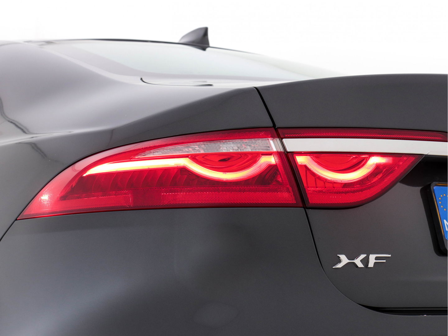 Jaguar XF 2.0D Portfolio Premium-Business-Pack Aut *WINDSOR-FULL-LEATHER | BI-XENON | NAVI-FULLMAP | MERIDIAN-SURROUND | SHIFT-PADDLES |  LANE-ASSIST | CRUISE | CAMERA | COMFORT-SEATS | 17"ALU*