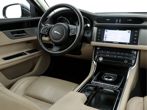 Jaguar XF 2.0D Portfolio Premium-Business-Pack Aut *WINDSOR-FULL-LEATHER | BI-XENON | NAVI-FULLMAP | MERIDIAN-SURROUND | SHIFT-PADDLES |  LANE-ASSIST | CRUISE | CAMERA | COMFORT-SEATS | 17"ALU*