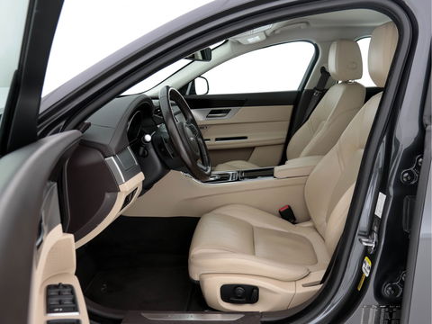 Jaguar XF 2.0D Portfolio Premium-Business-Pack Aut *WINDSOR-FULL-LEATHER | BI-XENON | NAVI-FULLMAP | MERIDIAN-SURROUND | SHIFT-PADDLES |  LANE-ASSIST | CRUISE | CAMERA | COMFORT-SEATS | 17"ALU*