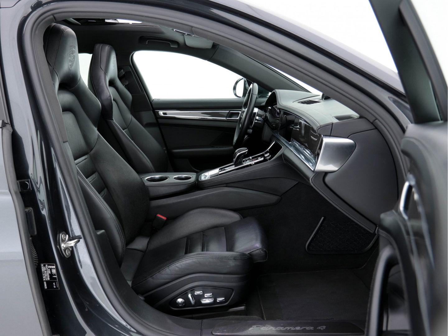 Porsche Panamera Sport Turismo Sport-Chrono-Pack 2.9 4 E-Hybrid [NL-AUTO] Aut. *PANO | NAPPA-LEATHER | NAVI-FULLMAP | AIR-SUSPENSION | KEYLESS | BOSE-SURROUND | SOFT-CLOSE | ADAPT-CRUISE | SURROUND-VIEW | DAB | MEMORY-PACK | CARPLAY | SPORT-SEATS | ...