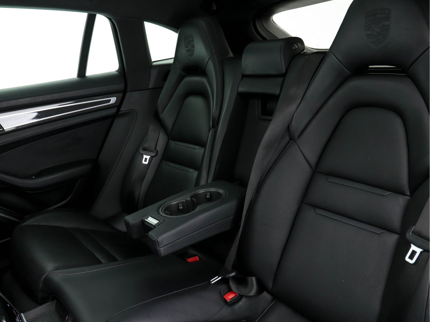Porsche Panamera Sport Turismo Sport-Chrono-Pack 2.9 4 E-Hybrid [NL-AUTO] Aut. *PANO | NAPPA-LEATHER | NAVI-FULLMAP | AIR-SUSPENSION | KEYLESS | BOSE-SURROUND | SOFT-CLOSE | ADAPT-CRUISE | SURROUND-VIEW | DAB | MEMORY-PACK | CARPLAY | SPORT-SEATS | ...