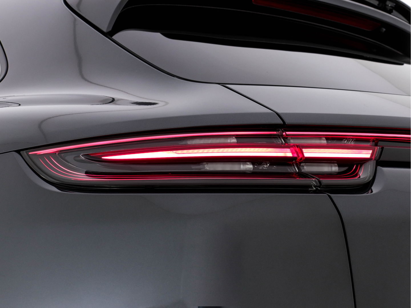Porsche Panamera Sport Turismo Sport-Chrono-Pack 2.9 4 E-Hybrid [NL-AUTO] Aut. *PANO | NAPPA-LEATHER | NAVI-FULLMAP | AIR-SUSPENSION | KEYLESS | BOSE-SURROUND | SOFT-CLOSE | ADAPT-CRUISE | SURROUND-VIEW | DAB | MEMORY-PACK | CARPLAY | SPORT-SEATS | ...