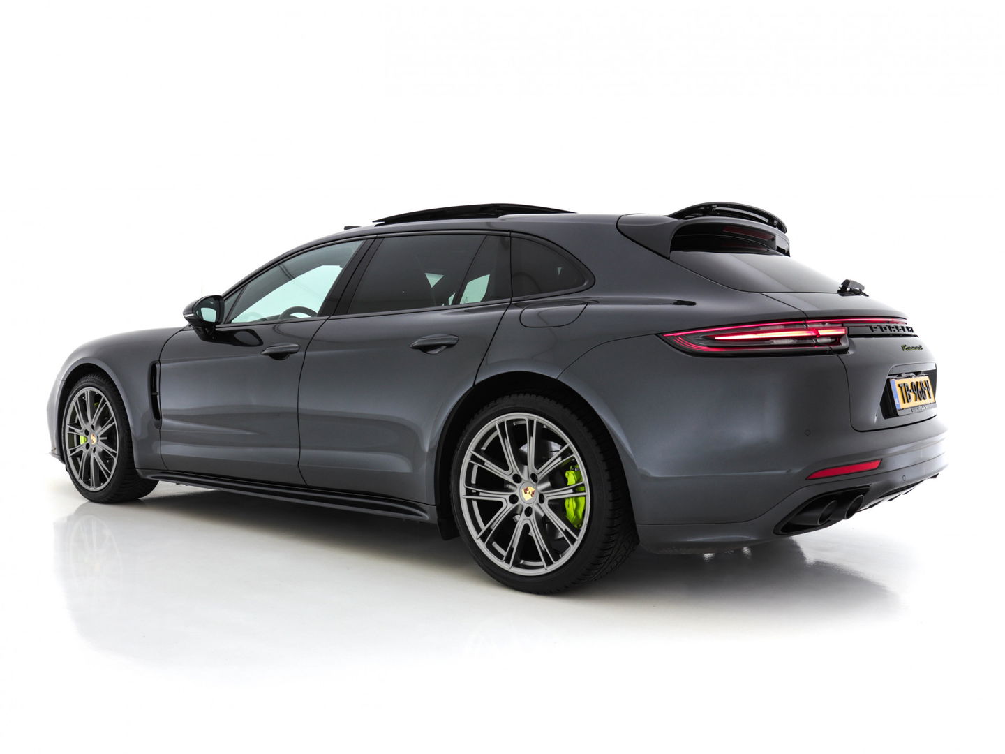 Porsche Panamera Sport Turismo Sport-Chrono-Pack 2.9 4 E-Hybrid [NL-AUTO] Aut. *PANO | NAPPA-LEATHER | NAVI-FULLMAP | AIR-SUSPENSION | KEYLESS | BOSE-SURROUND | SOFT-CLOSE | ADAPT-CRUISE | SURROUND-VIEW | DAB | MEMORY-PACK | CARPLAY | SPORT-SEATS | ...