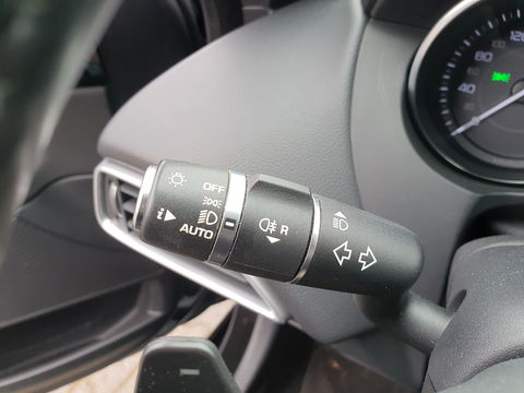 Jaguar XE 2.0 D Prestige Performance-Pack Aut. *NAVI-FULLMAP | CAMERA | ECC | JAGUAR-AUDIO | SHIFT-PADDLES | CRUISE | PDC | LANE-ASSIST | AMBIENT-LIGHT | TOWBAR | COMFORT-SEATS | 17"ALU*