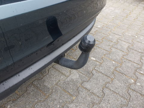 Jaguar XE 2.0 D Prestige Performance-Pack Aut. *NAVI-FULLMAP | CAMERA | ECC | JAGUAR-AUDIO | SHIFT-PADDLES | CRUISE | PDC | LANE-ASSIST | AMBIENT-LIGHT | TOWBAR | COMFORT-SEATS | 17"ALU*