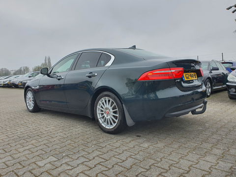 Jaguar XE 2.0 D Prestige Performance-Pack Aut. *NAVI-FULLMAP | CAMERA | ECC | JAGUAR-AUDIO | SHIFT-PADDLES | CRUISE | PDC | LANE-ASSIST | AMBIENT-LIGHT | TOWBAR | COMFORT-SEATS | 17"ALU*