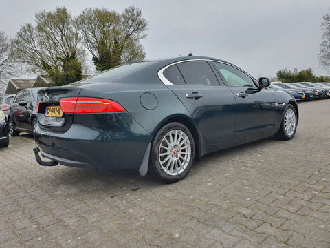 Jaguar XE 2.0 D Prestige Performance-Pack Aut. *NAVI-FULLMAP | CAMERA | ECC | JAGUAR-AUDIO | SHIFT-PADDLES | CRUISE | PDC | LANE-ASSIST | AMBIENT-LIGHT | TOWBAR | COMFORT-SEATS | 17"ALU*