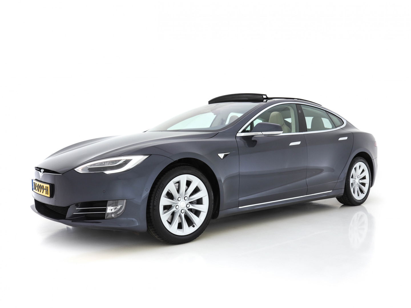 Tesla Model S 235 kw Base Premium-Pack Sound-Studio-Pack [ 3-Fase ] (INCL-BTW) *PANO | NAPPA-FULL-LEATHER |  FULL-LED | NAVI-FULLMAP | SURROUND-VIEW | KEYLESS |  AUTO-PILOT | LANE-ASSIST | DAB | DIGI-COCKPIT | SPORT-SEATS | 19"ALU*