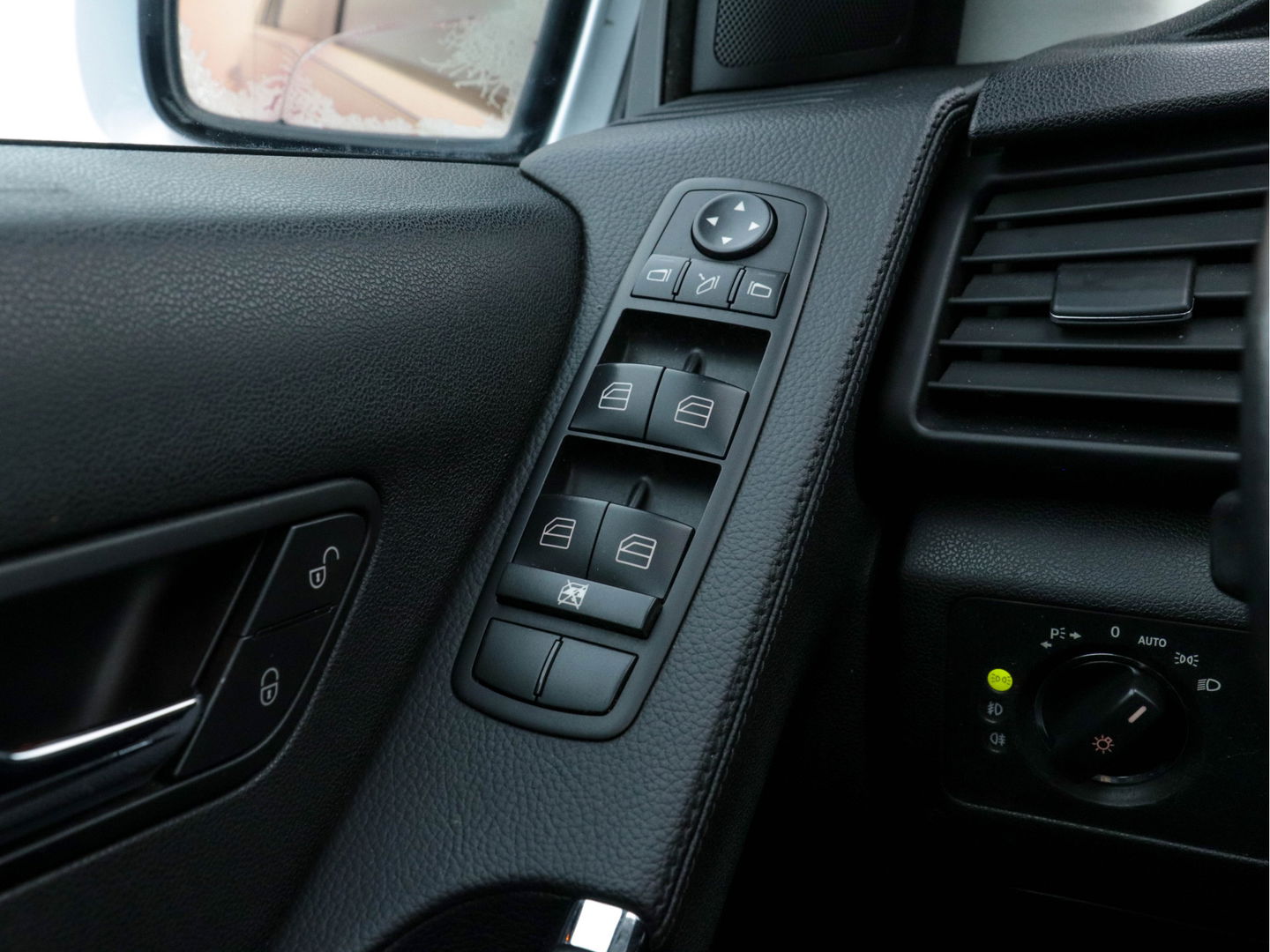 Mercedes-Benz R-Klasse 280 CDI 4-Matic [Koppeling slipt] (INCL-BTW) Aut. *PANO | FULL-LEATHER | NAVI-FULLMAP | BI-XENON | HEATED/VENTILATED-SEATS | PDC | ECC | CRUISE | COMFORT-SEATS | 19"ALU*