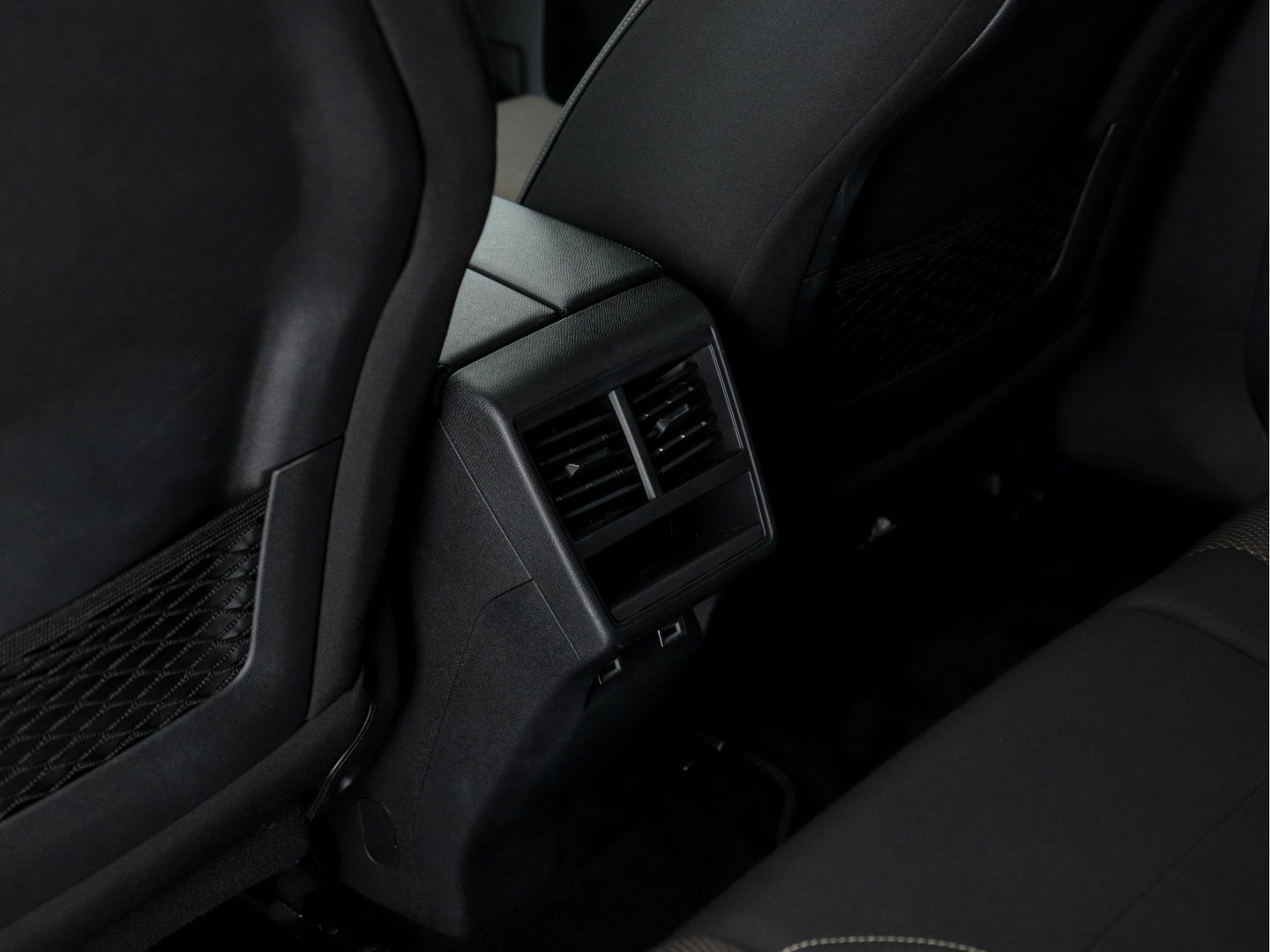 DS 7 Crossback 1.5 BlueHDI So Chic *DIGI-COCKPIT | NAVI-FULLMAP | FULL-LED | MICROFIBRE | CAMERA | KEYLESS | CARPLAY | ADAPT.CRUISE | DAB | HEATED-SEATS | TOWBAR | PDC | SPORT-SEATS | 18"ALU*