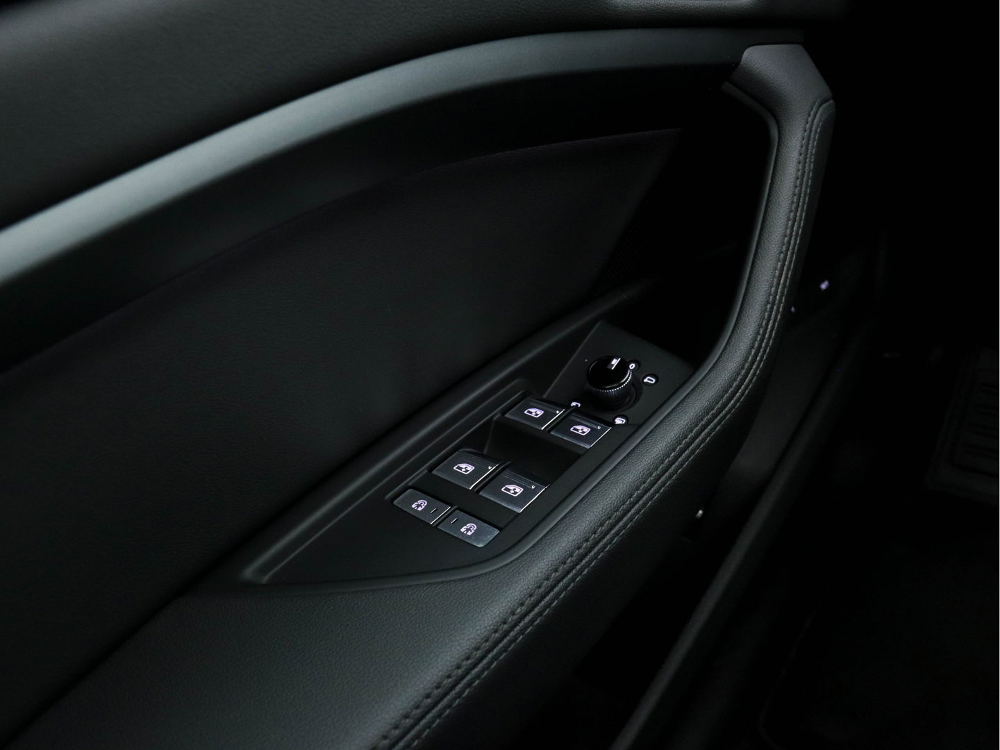 Audi e-tron E-tron 50 Quattro Launch Edition-Plus [ 3-Fase ] Aut. *PANO | LUXURY-LEATHER | FULL-LED | DIGI-COCKPIT | NAVI-FULLMAP | KEYLESS | BLINDSPOT | MEMORY-PACK | ADAPTIVE-CRUISE | SHIFT-PADDLES | TOWBAR | HEATED-COMFORT-SEATS | 20"ALU*