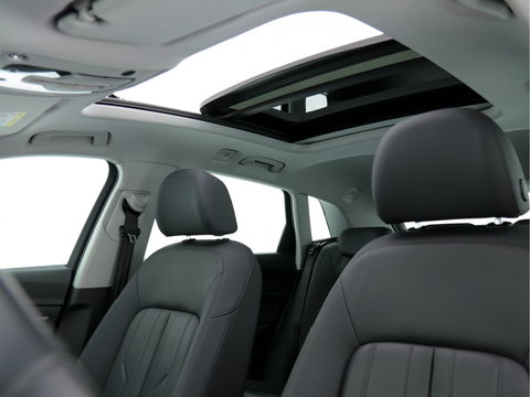 Audi e-tron E-tron 50 Quattro Launch Edition-Plus [ 3-Fase ] Aut. *PANO | LUXURY-LEATHER | FULL-LED | DIGI-COCKPIT | NAVI-FULLMAP | KEYLESS | BLINDSPOT | MEMORY-PACK | ADAPTIVE-CRUISE | SHIFT-PADDLES | TOWBAR | HEATED-COMFORT-SEATS | 20"ALU*