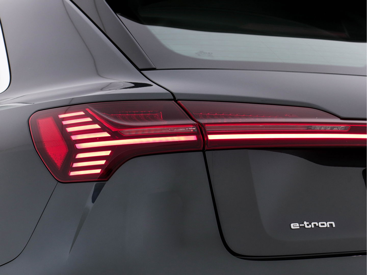 Audi e-tron E-tron 50 Quattro Launch Edition-Plus [ 3-Fase ] Aut. *PANO | LUXURY-LEATHER | FULL-LED | DIGI-COCKPIT | NAVI-FULLMAP | KEYLESS | BLINDSPOT | MEMORY-PACK | ADAPTIVE-CRUISE | SHIFT-PADDLES | TOWBAR | HEATED-COMFORT-SEATS | 20"ALU*