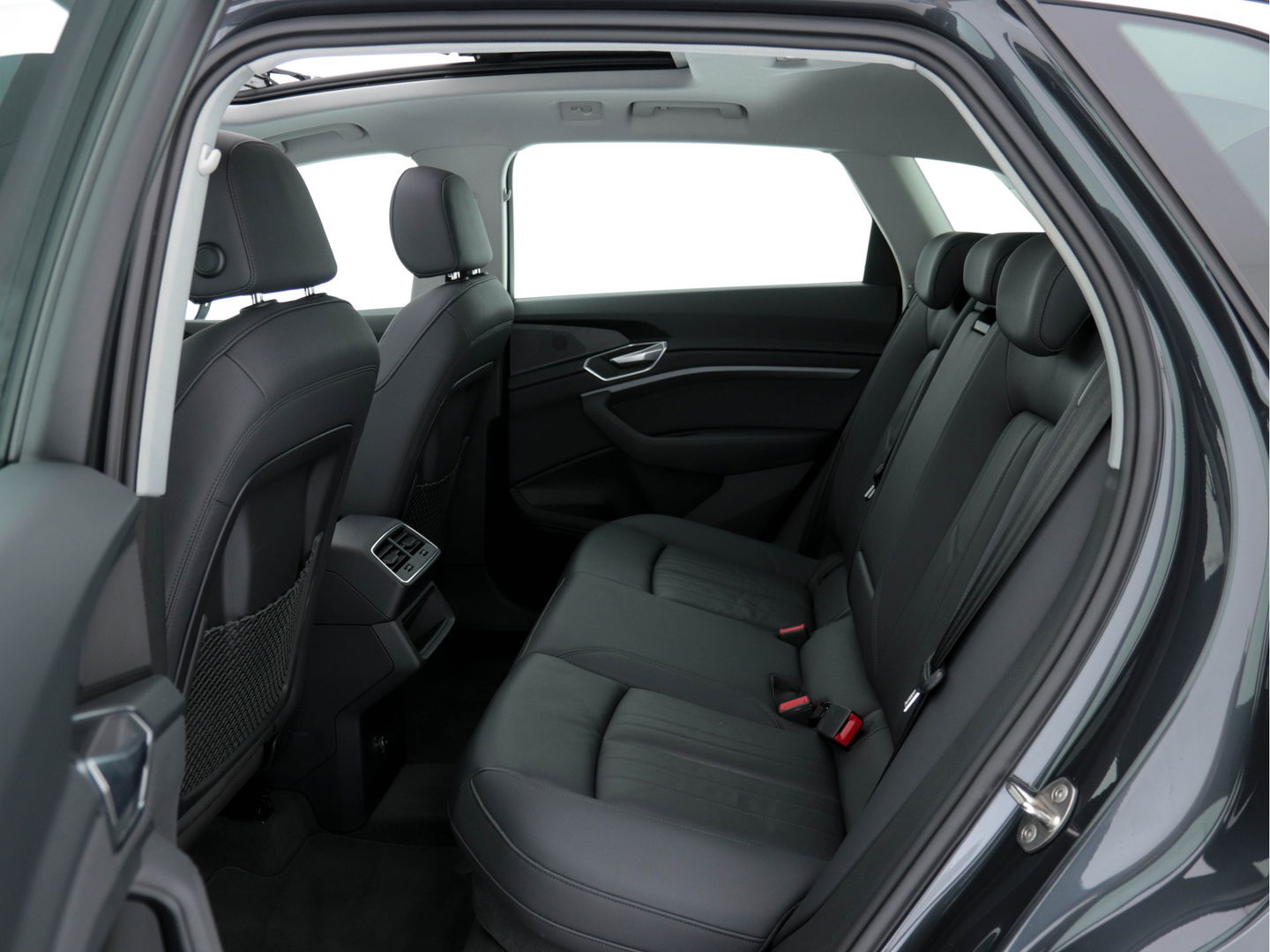Audi e-tron E-tron 50 Quattro Launch Edition-Plus [ 3-Fase ] Aut. *PANO | LUXURY-LEATHER | FULL-LED | DIGI-COCKPIT | NAVI-FULLMAP | KEYLESS | BLINDSPOT | MEMORY-PACK | ADAPTIVE-CRUISE | SHIFT-PADDLES | TOWBAR | HEATED-COMFORT-SEATS | 20"ALU*