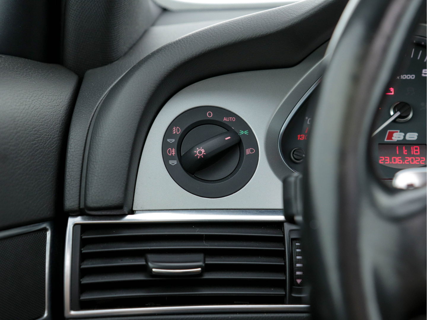 Audi S6 Avant S6 5.2 FSI Quattro [ DISTRIBUTIE-KETTING MOET VERVANGEN WORDEN ] Aut. *PANO | VALCONA-FULL-LEATHER | NAVI-FULLMAP | SPORT-SEATS | BOSE-SURROUND | ECC | PDC | CRUISE | 18"ALU*