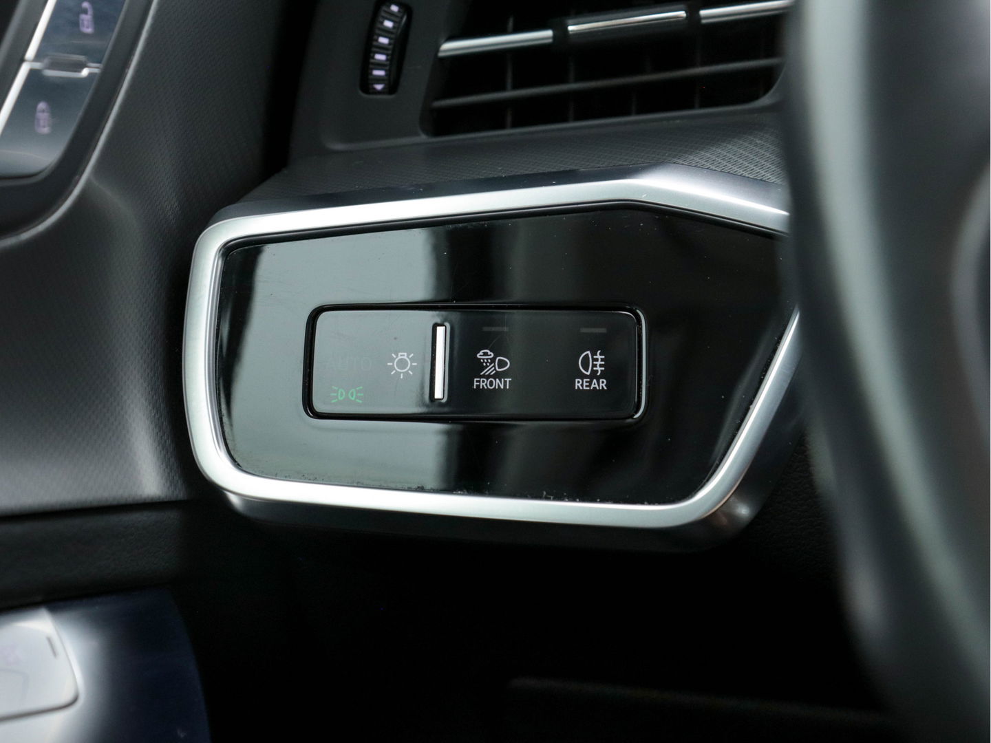 Audi A6 40 TDI Sport Launch Edition Business Aut *FULL-LED | LEATHER-ALCANTARA | NAVI-FULLMAP | DIGI-COCKPIT | MEMORY | ECC | PDC | CRUISE | LANE-ASSIST*