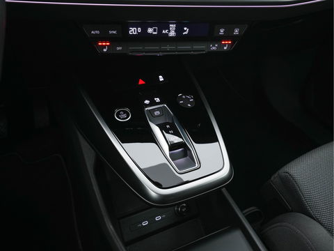Audi Q4 e-tron 40 Launch-Edition Advanced-Plus 77 kWh [ 3-Fase ] (INCL-BTW) *HEATPUMP | ADAPT-CRUISE | MATRIX-LED | NAVI-FULLMAP | KEYLESS | CAMERA | DIGI-COCKPIT | TOWBAR | DAB | AMBIENT-LIGHT | SPORT-SEATS | 19''ALU*