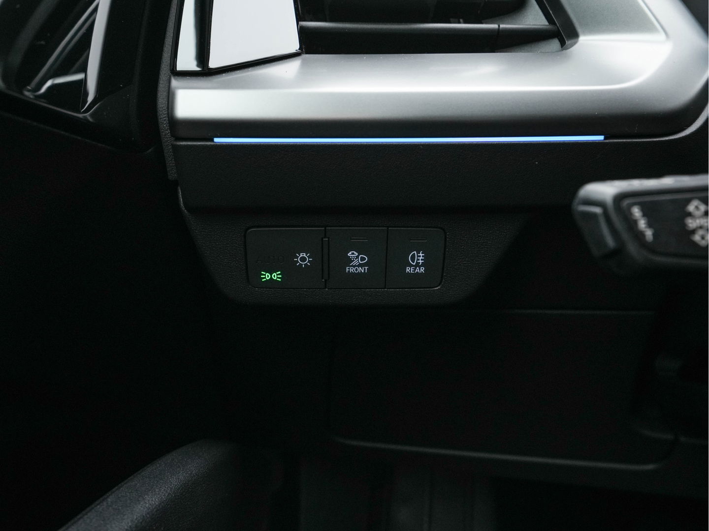 Audi Q4 e-tron 40 Launch-Edition Advanced-Plus 77 kWh [ 3-Fase ] (INCL-BTW) *HEATPUMP | ADAPT-CRUISE | MATRIX-LED | NAVI-FULLMAP | KEYLESS | CAMERA | DIGI-COCKPIT | TOWBAR | DAB | AMBIENT-LIGHT | SPORT-SEATS | 19''ALU*