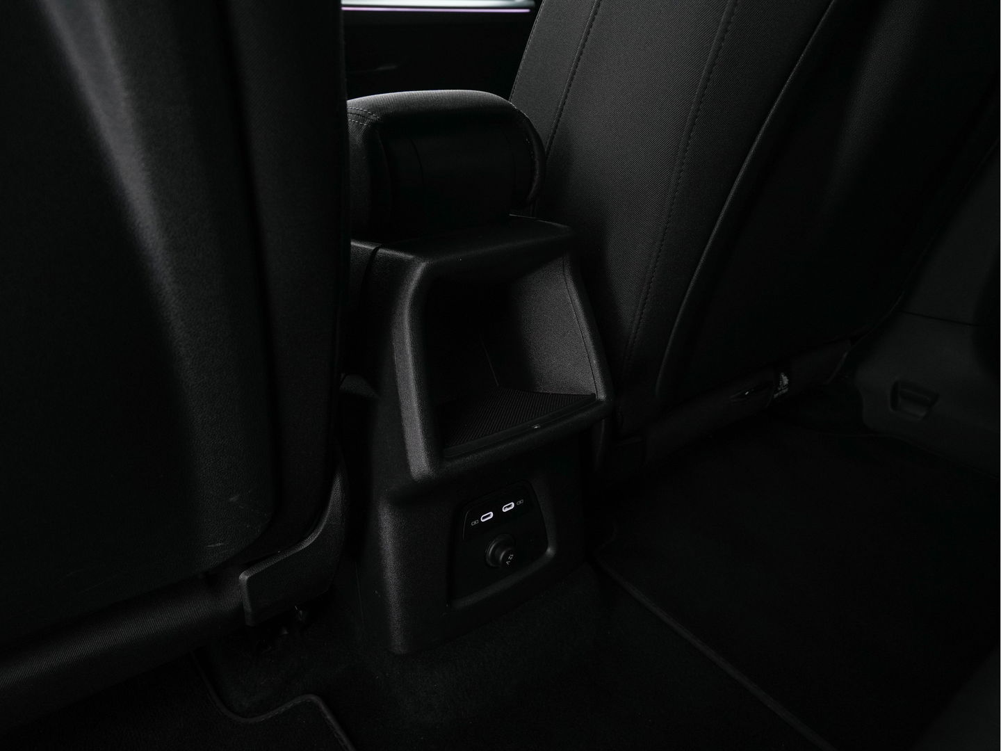 Audi Q4 e-tron 40 Launch-Edition Advanced-Plus 77 kWh [ 3-Fase ] (INCL-BTW) *HEATPUMP | ADAPT-CRUISE | MATRIX-LED | NAVI-FULLMAP | KEYLESS | CAMERA | DIGI-COCKPIT | TOWBAR | DAB | AMBIENT-LIGHT | SPORT-SEATS | 19''ALU*