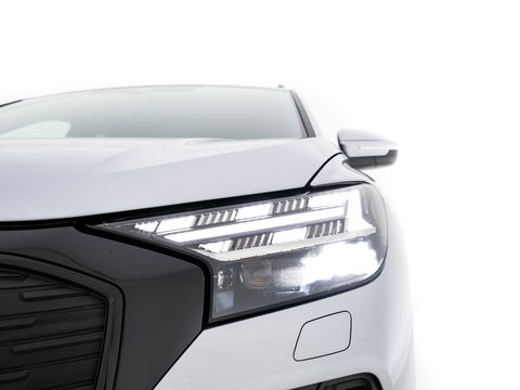 Audi Q4 e-tron 40 Launch-Edition Advanced-Plus 77 kWh [ 3-Fase ] (INCL-BTW) *HEATPUMP | ADAPT-CRUISE | MATRIX-LED | NAVI-FULLMAP | KEYLESS | CAMERA | DIGI-COCKPIT | TOWBAR | DAB | AMBIENT-LIGHT | SPORT-SEATS | 19''ALU*