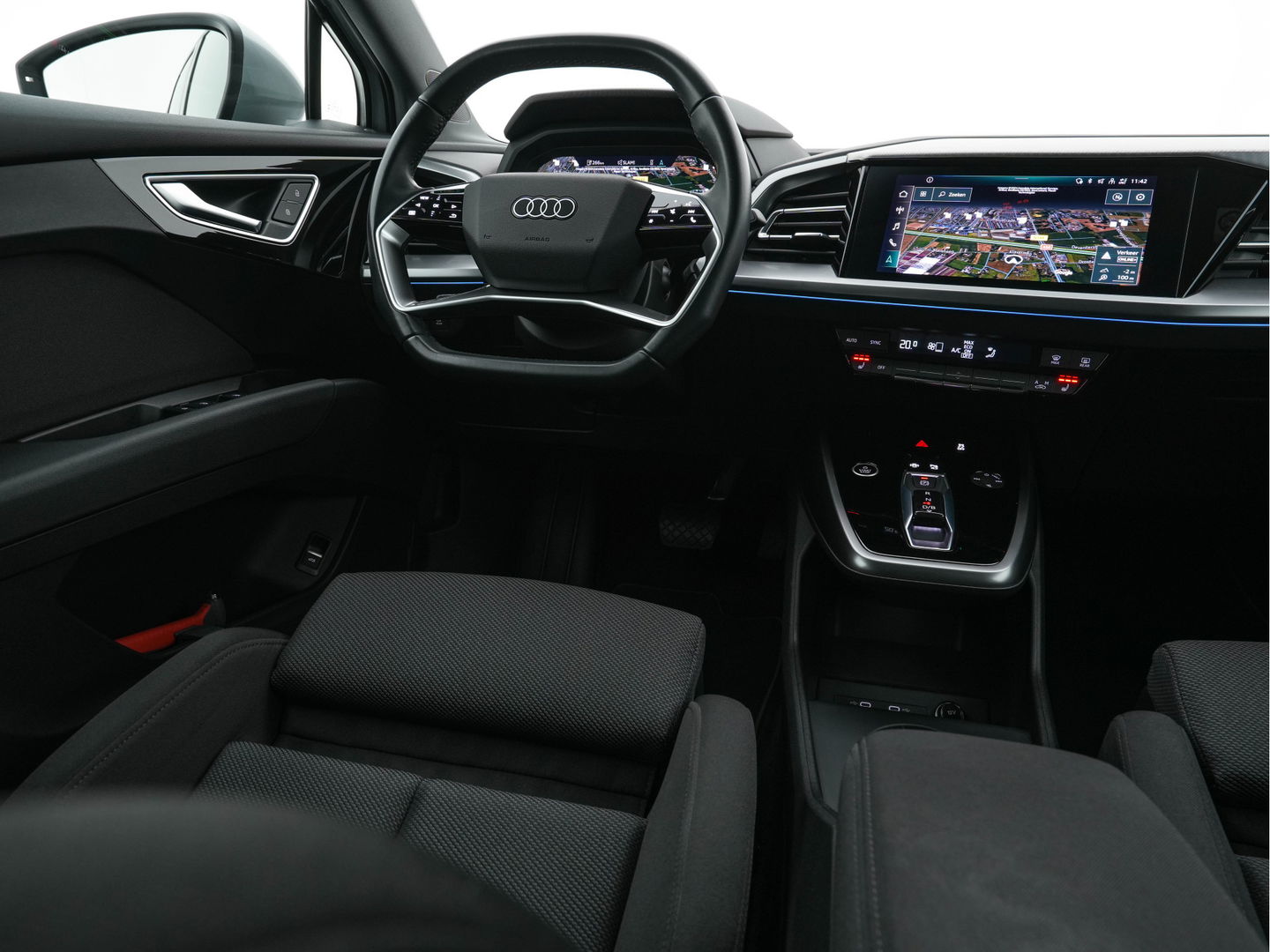 Audi Q4 e-tron 40 Launch-Edition Advanced-Plus 77 kWh [ 3-Fase ] (INCL-BTW) *HEATPUMP | ADAPT-CRUISE | MATRIX-LED | NAVI-FULLMAP | KEYLESS | CAMERA | DIGI-COCKPIT | TOWBAR | DAB | AMBIENT-LIGHT | SPORT-SEATS | 19''ALU*