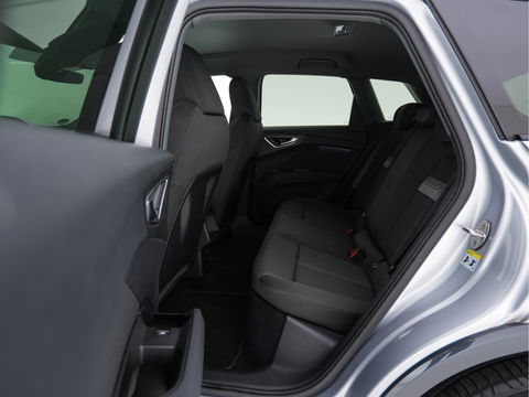Audi Q4 e-tron 40 Launch-Edition Advanced-Plus 77 kWh [ 3-Fase ] (INCL-BTW) *HEATPUMP | ADAPT-CRUISE | MATRIX-LED | NAVI-FULLMAP | KEYLESS | CAMERA | DIGI-COCKPIT | TOWBAR | DAB | AMBIENT-LIGHT | SPORT-SEATS | 19''ALU*