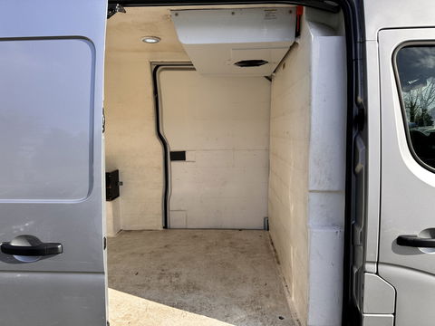 Renault Master T35 2.3 dCi 180 L2H2 Energy 3-Pers *KOEL-WAGEN | DUBBELE-SCHUIFDEUR | CAMERA | AIRCO | BLIND-SPOT | CRUISE | PDC | TREKHAAK*