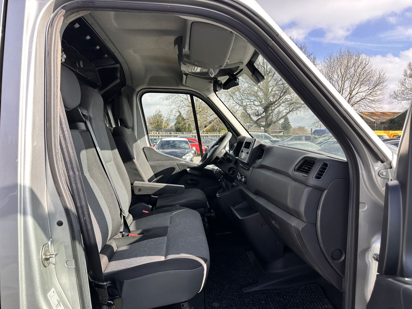 Renault Master T35 2.3 dCi 180 L2H2 Energy 3-Pers *KOEL-WAGEN | DUBBELE-SCHUIFDEUR | CAMERA | AIRCO | BLIND-SPOT | CRUISE | PDC | TREKHAAK*