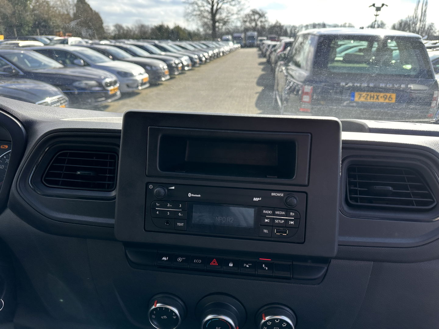 Renault Master T35 2.3 dCi 180 L2H2 Energy 3-Pers *KOEL-WAGEN | DUBBELE-SCHUIFDEUR | CAMERA | AIRCO | BLIND-SPOT | CRUISE | PDC | TREKHAAK*