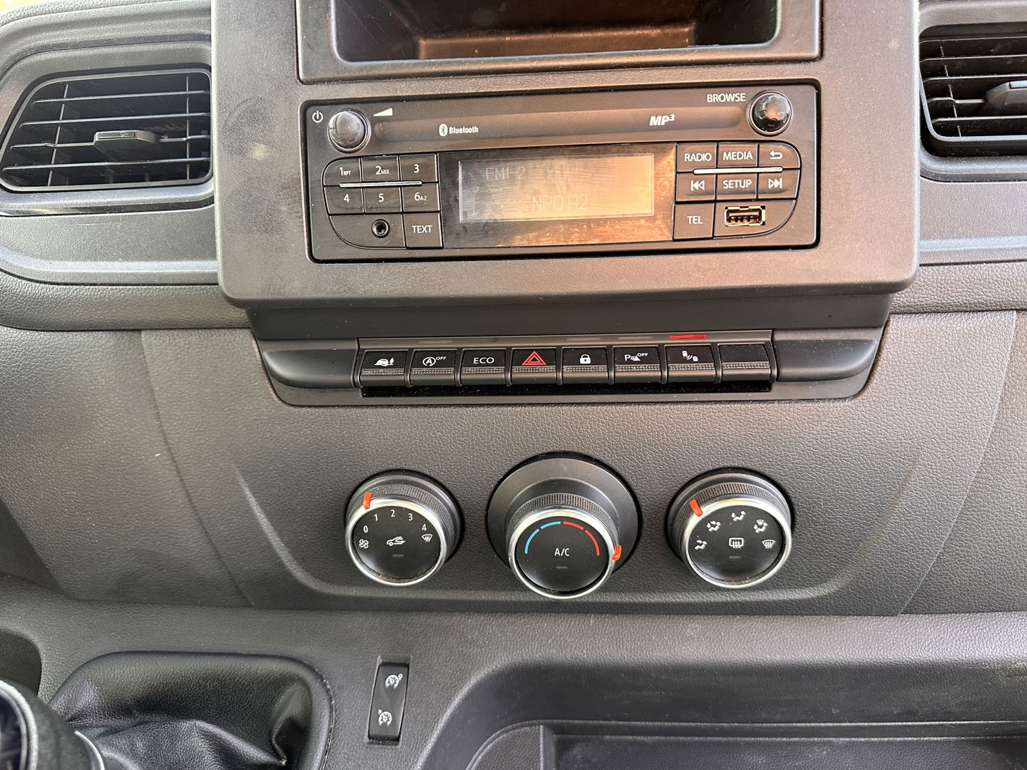 Renault Master T35 2.3 dCi 180 L2H2 Energy 3-Pers *KOEL-WAGEN | DUBBELE-SCHUIFDEUR | CAMERA | AIRCO | BLIND-SPOT | CRUISE | PDC | TREKHAAK*