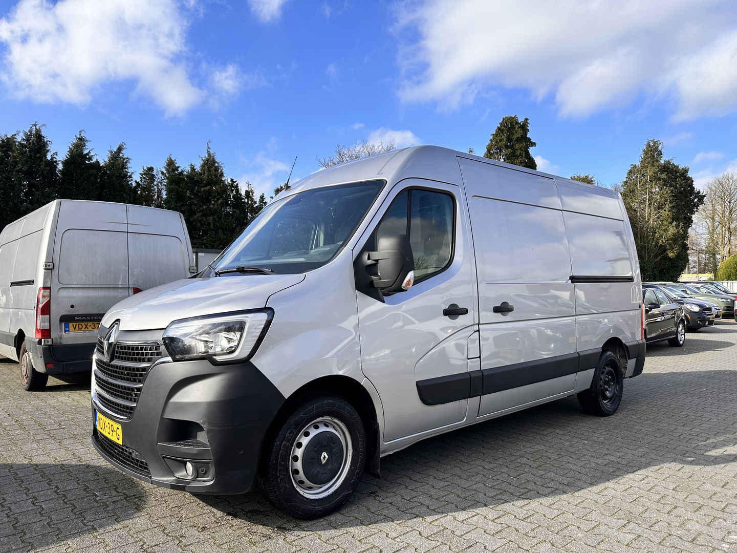Renault Master T35 2.3 dCi 180 L2H2 Energy 3-Pers *KOEL-WAGEN | DUBBELE-SCHUIFDEUR | CAMERA | AIRCO | BLIND-SPOT | CRUISE | PDC | TREKHAAK*