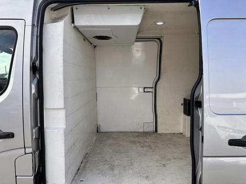Renault Master T35 2.3 dCi 180 L2H2 Energy 3-Pers *KOEL-WAGEN | DUBBELE-SCHUIFDEUR | CAMERA | AIRCO | BLIND-SPOT | CRUISE | PDC | TREKHAAK*