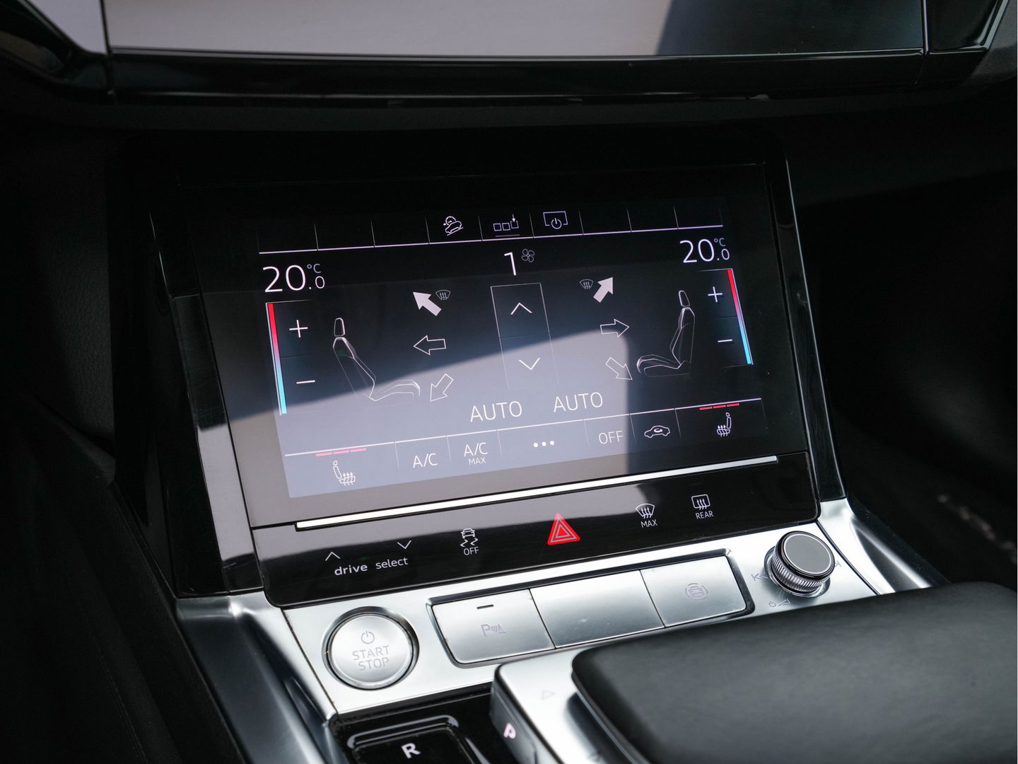 Audi e-tron 50 Quattro Launch Edition plus 71 kWh [ 3-Fase ] (INCL-BTW) *PANO | MILANO-FULL-LEATHER | ADAPT.CRUISE | FULL-LED | DIGI-COCKPIT | KEYLESS | MEMORY-PACK | CAMERA | NAVI-FULLMAP | SHIFT-PADDLES | COMFORT-SEATS | 20''ALU*