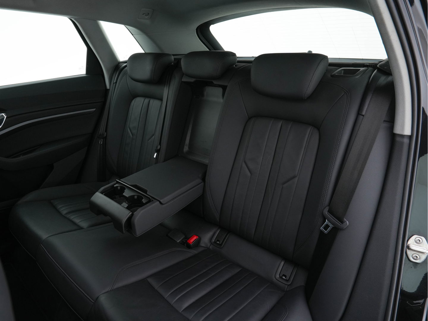 Audi e-tron 50 Quattro Launch Edition plus 71 kWh [ 3-Fase ] (INCL-BTW) *PANO | MILANO-FULL-LEATHER | ADAPT.CRUISE | FULL-LED | DIGI-COCKPIT | KEYLESS | MEMORY-PACK | CAMERA | NAVI-FULLMAP | SHIFT-PADDLES | COMFORT-SEATS | 20''ALU*