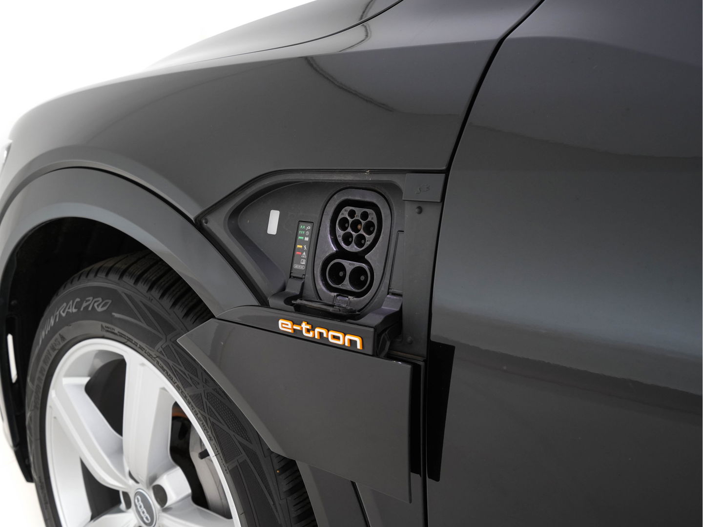 Audi e-tron 50 Quattro Advanced Launch-Edition-Plus 71 kWh [ 3-Fase ] (INCL-BTW) *PANO | LUXURY-LEATHER | ADAPTIVE-CRUISE | FULL-LED | DIGI-COCKPIT | KEYLESS | MEMORY-PACK | CAMERA | NAVI-FULLMAP | SHIFT-PADDLES | COMFORT-SEATS | 20''ALU*