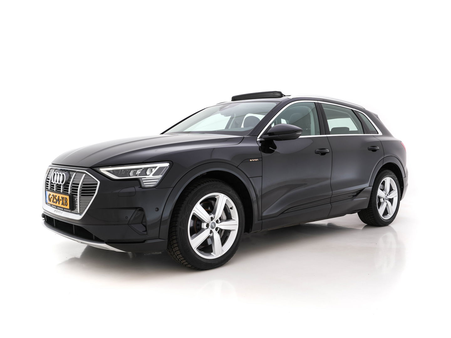 Audi e-tron 50 Quattro Advanced Launch-Edition-Plus 71 kWh [ 3-Fase ] (INCL-BTW) *PANO | LUXURY-LEATHER | ADAPTIVE-CRUISE | FULL-LED | DIGI-COCKPIT | KEYLESS | MEMORY-PACK | CAMERA | NAVI-FULLMAP | SHIFT-PADDLES | COMFORT-SEATS | 20''ALU*