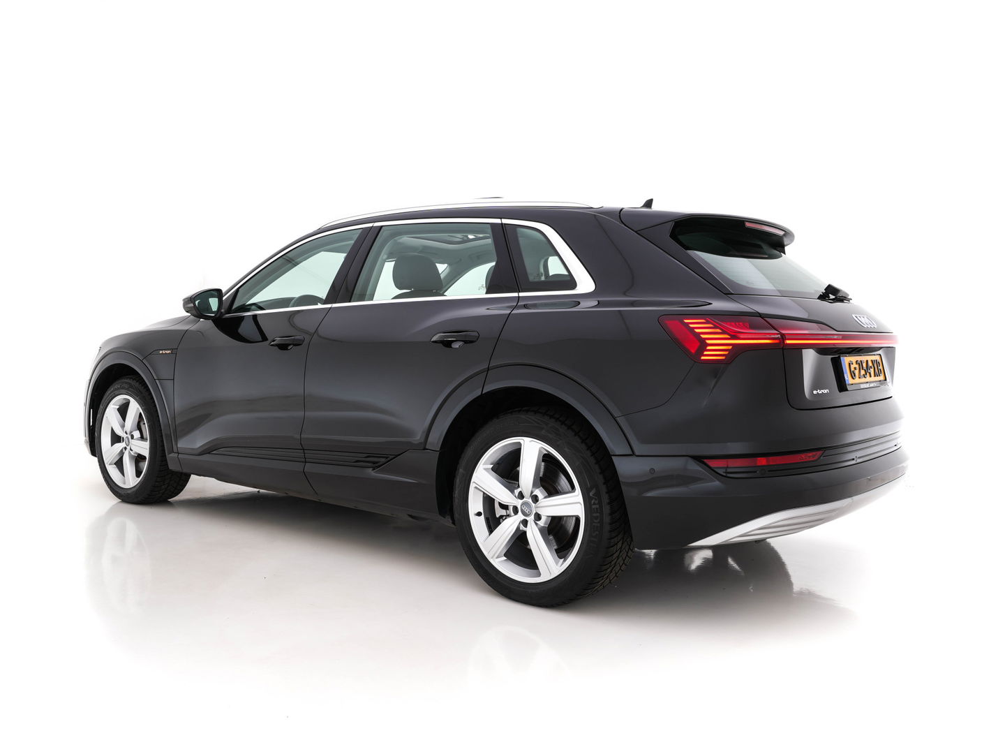 Audi e-tron 50 Quattro Advanced Launch-Edition-Plus 71 kWh [ 3-Fase ] (INCL-BTW) *PANO | LUXURY-LEATHER | ADAPTIVE-CRUISE | FULL-LED | DIGI-COCKPIT | KEYLESS | MEMORY-PACK | CAMERA | NAVI-FULLMAP | SHIFT-PADDLES | COMFORT-SEATS | 20''ALU*