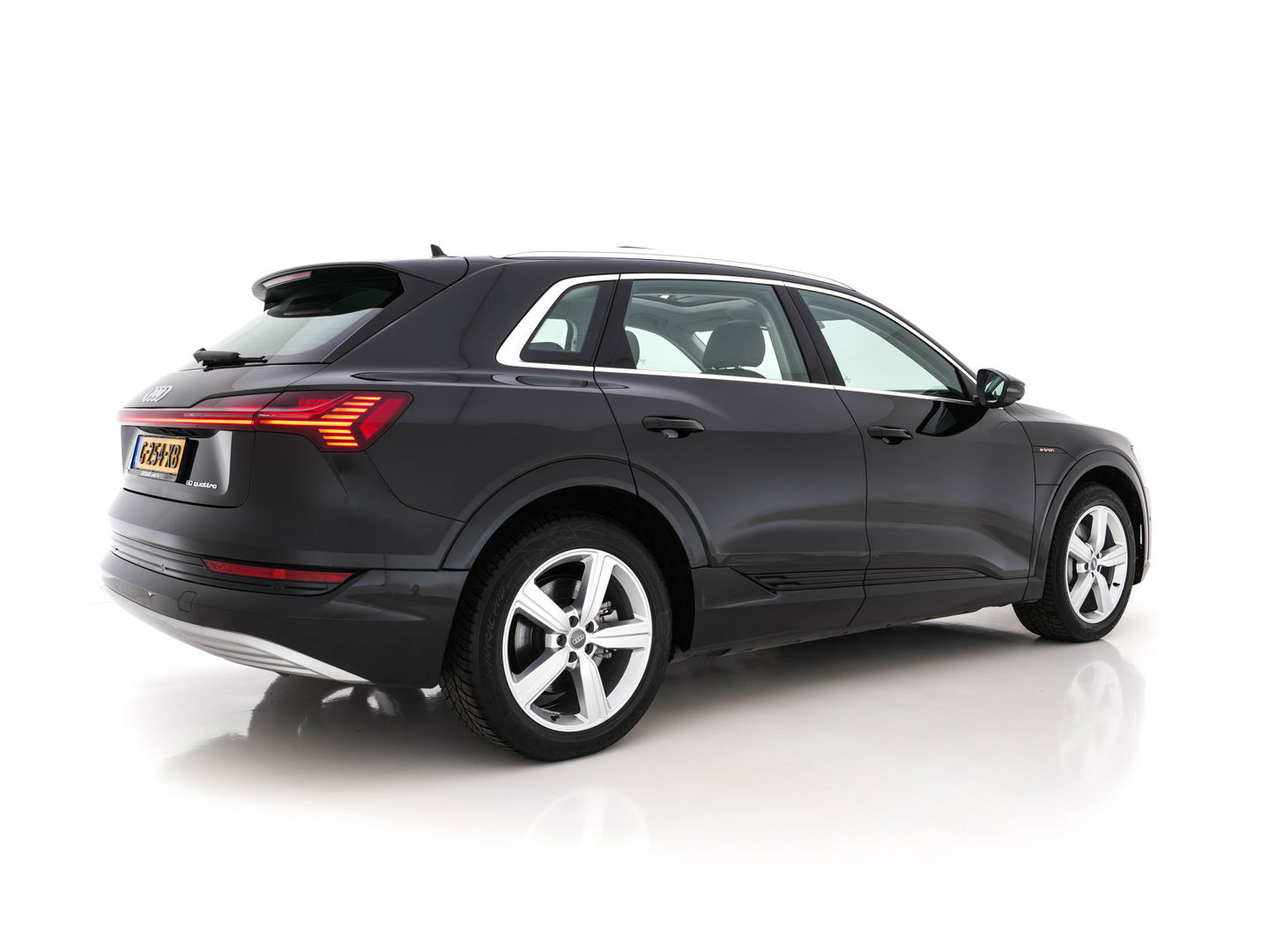 Audi e-tron 50 Quattro Advanced Launch-Edition-Plus 71 kWh [ 3-Fase ] (INCL-BTW) *PANO | LUXURY-LEATHER | ADAPTIVE-CRUISE | FULL-LED | DIGI-COCKPIT | KEYLESS | MEMORY-PACK | CAMERA | NAVI-FULLMAP | SHIFT-PADDLES | COMFORT-SEATS | 20''ALU*