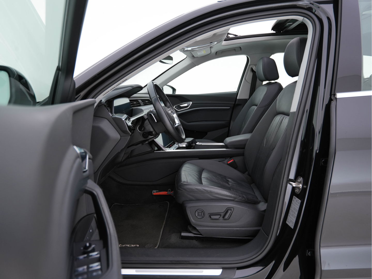 Audi e-tron 50 Quattro Advanced Launch-Edition-Plus 71 kWh [ 3-Fase ] (INCL-BTW) *PANO | LUXURY-LEATHER | ADAPTIVE-CRUISE | FULL-LED | DIGI-COCKPIT | KEYLESS | MEMORY-PACK | CAMERA | NAVI-FULLMAP | SHIFT-PADDLES | COMFORT-SEATS | 20''ALU*