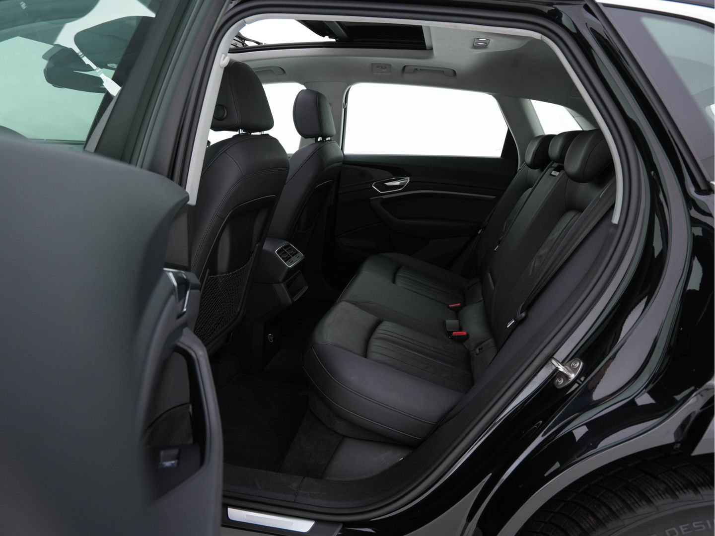 Audi e-tron 50 Quattro Advanced Launch-Edition-Plus 71 kWh [ 3-Fase ] (INCL-BTW) *PANO | LUXURY-LEATHER | ADAPTIVE-CRUISE | FULL-LED | DIGI-COCKPIT | KEYLESS | MEMORY-PACK | CAMERA | NAVI-FULLMAP | SHIFT-PADDLES | COMFORT-SEATS | 20''ALU*