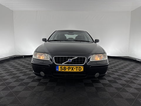 Volvo S60 2.4 D5 Momentum Aut.*NAVI-FULLMAP | 1/2-LEATHER | ECC | CRUISE | PDC | TOWBAR | COMFORT-SEATS | 17"ALU*